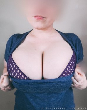 foto amatoriale Intense cleavage [my wife]