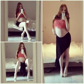 photo amateur Beautiful Redhead in a skirt