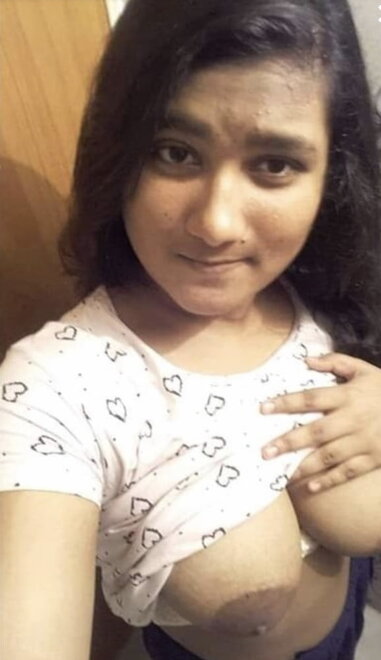 Boob-ki-selfie-lekar-pose-deti-Aruna