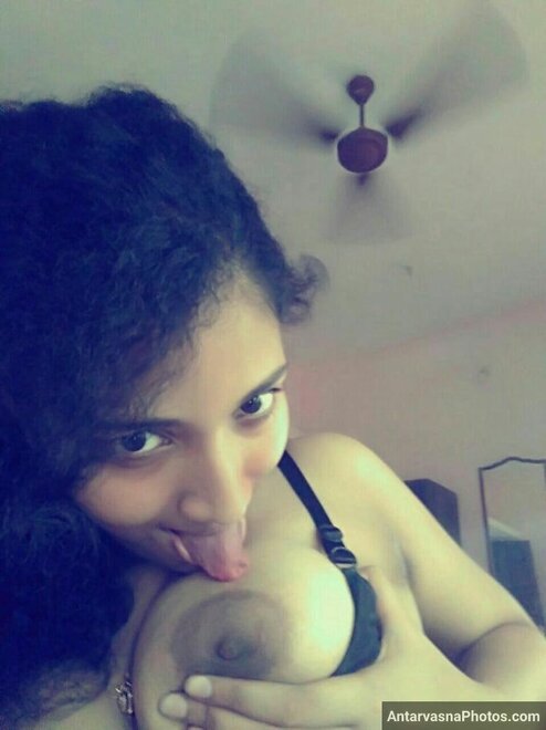 boobs-lick-kar-masti-karti-desi-girl-selfie