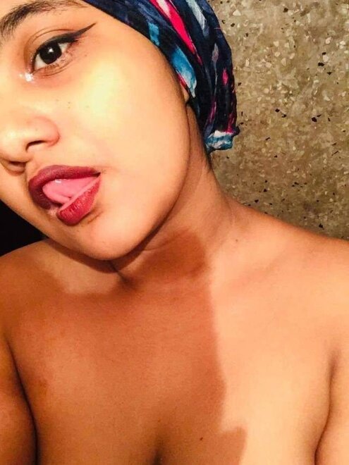 lips-licking-karti-hot-indian-bhabhi