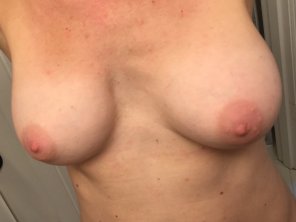 photo amateur My wife getting ready for work this morning