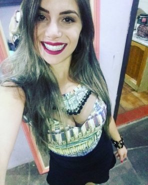 foto amadora Smile and cleavage
