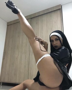 zdjęcie amatorskie Naughty nun