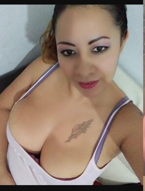 foto amadora Latina milf nice cleavage big tits