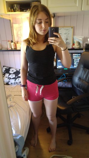 amateur photo Likes playing League of Legends