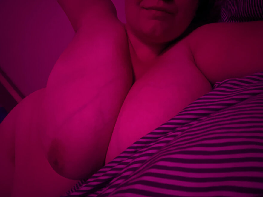 meet me in the pink room ðŸ˜‰ðŸŽ€ [image][oc]