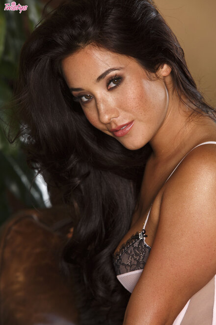 Eva Lovia (pic5) (23)