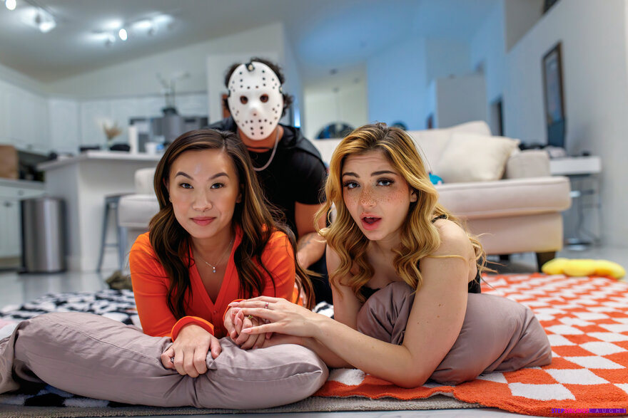 stepsisters_scary_halloween_sleepover_038