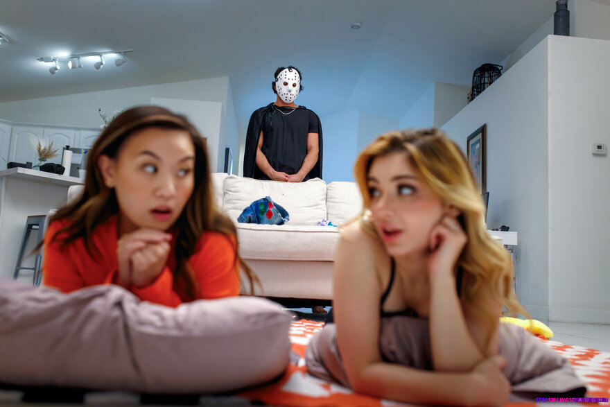 stepsisters_scary_halloween_sleepover_036