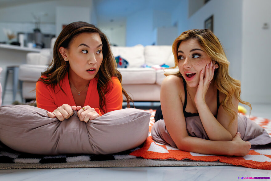 stepsisters_scary_halloween_sleepover_033