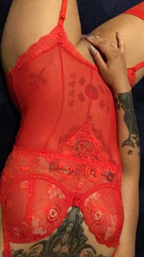 amateur pic [F20] playing with myself in my favorite lingerie ;)