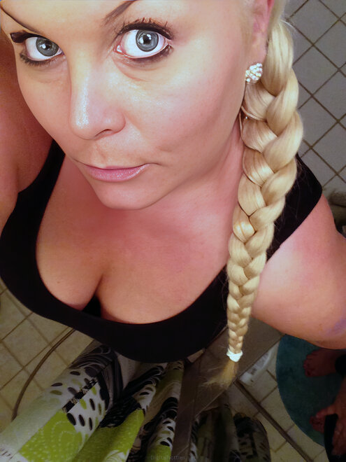 2272194-img-10-nude-mega