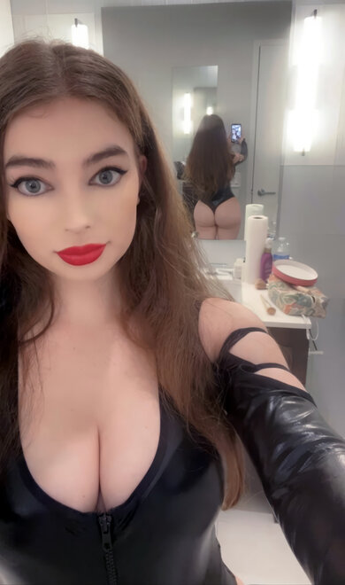 amateur-porcelain-princess-MWqU1V-mega