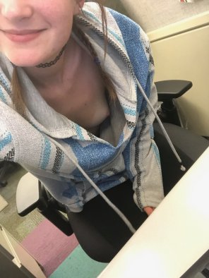 photo amateur [F] Someone asked if I'm still going braless to work ðŸ˜‚
