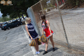 amateurfoto Zelda Morrison & Jojo Kiss: Cheerleaders Go Black!
