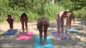アマチュア写真 Naked News Team Does Yoga