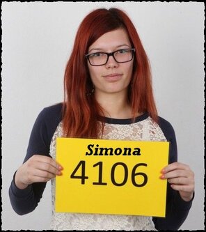 amateur photo 4106 Simona (1)
