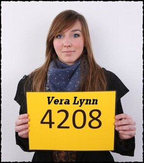 amateur photo 4208 Vera Lynn (1)