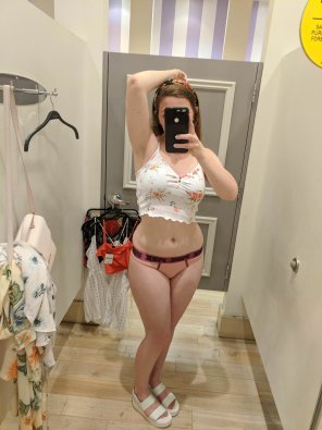 photo amateur Ruffly floral top!
