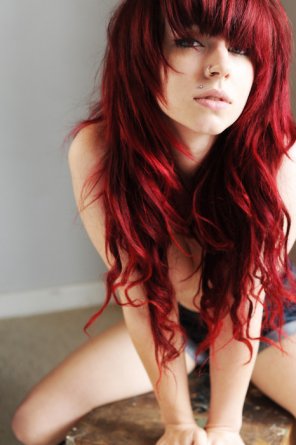 zdjęcie amatorskie Blood red hair