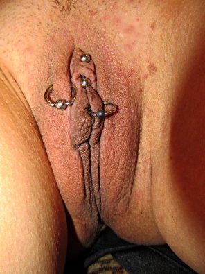 foto amateur Wife's pierced Pussy