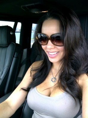 amateur pic Smiley girl in her car