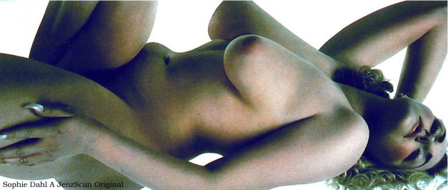 Sophie Dahl nude.
