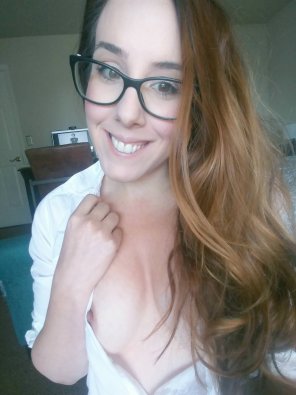 foto amadora In just my glasses and a crisp button-down [OC]
