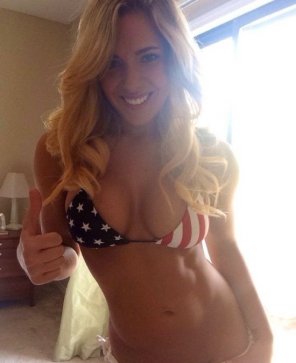 amateur pic America...fuck ye.....look at that body!
