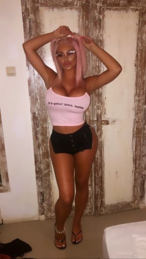 photo amateur Sophie Dalzell burting out her top and her shorts