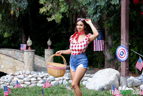 Sensuous Hailey Rose – Red, White, and Screw – 130 pics