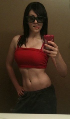 amateur pic Lady in red