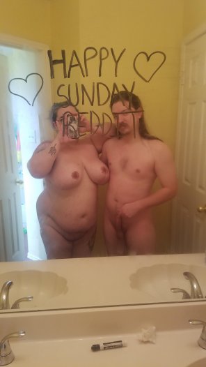 zdjęcie amatorskie Here's to a lazy naked Sunday!