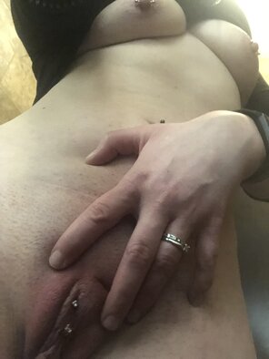 foto amatoriale Sometimes I get bored at work [F]