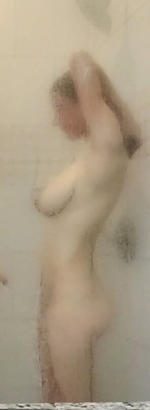 foto amatoriale Spy on big titted aunt in shower