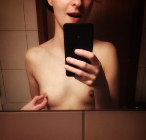 amateur-Foto Anyone want to pinch my other nipple?