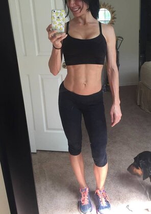 amateurfoto Nothing glittery or provocative, just a workout outfit selfie