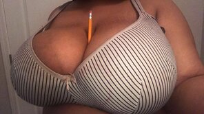 アマチュア写真 These big boobs make it look small :)
