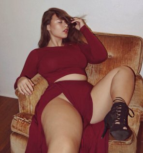 photo amateur thigh revealing outfit