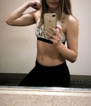 foto amadora Flexin' at the gym.