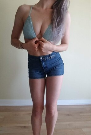 amateur pic Big cleavage for a petite girl [OC]