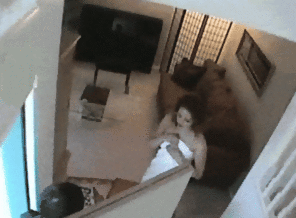 Embarrassed girl drops her towel in front of the pizza delivery guy 