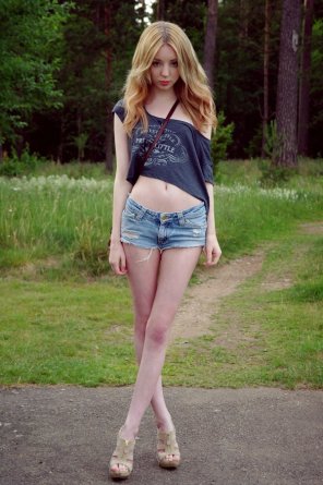 foto amadora Nice Legs For a Short Girl [4 pics]