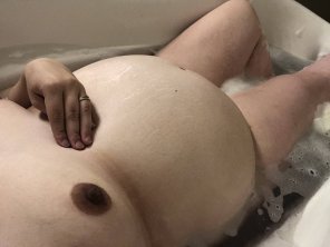 foto amateur Still pregnant. 40 weeks on Wednesday. Anyone want to help get this baby out?