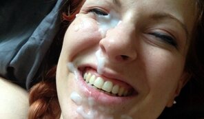 foto amatoriale Laughing-While-Taking-A-Cum-Facial-16-752x440