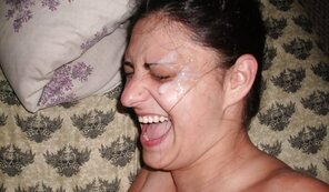 foto amadora Laughing-While-Taking-A-Cum-Facial-17-752x440