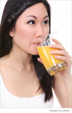 zdjęcie amatorskie Filling up on that sweet juice ðŸ‘…ðŸ’¦