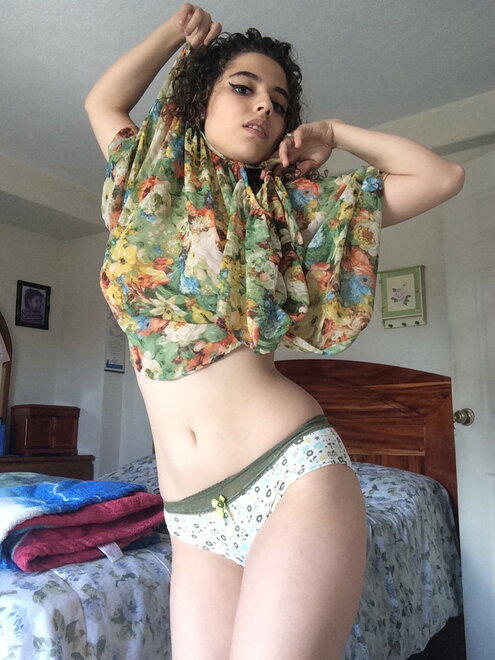 Nude Amateur Pics - Amazing Latina Teen Selfies024