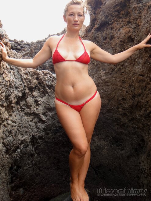 BigiInRed-013-topaz-faceai-improve-3.3x